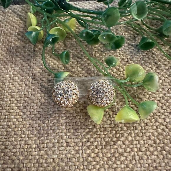 Swarovski Vintage Gold Tone & Clear Crystal Dome Shaped Clip Earrings - Picture 1 of 8